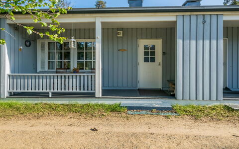 Saariseläntie 8 e 3: Holz, Hütte, Blockhaus, Wald, Schuppen, Gartenbauten, Lärche, Wald, Holzbeize