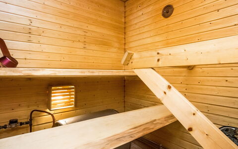 Saariseläntie 8 e 3: Holz, Hütte, Blockhaus, Wald, Schuppen, Gartenbauten, Lärche, Wald, Holzbeize