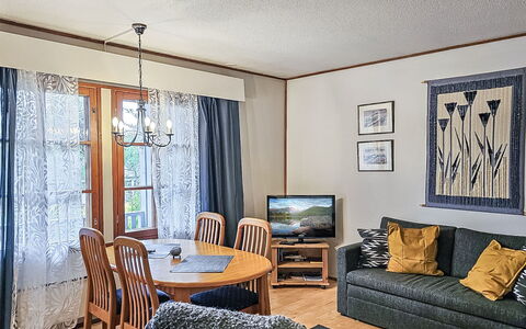Saariseläntie 8 a 8: Möbel, Interior Design, Flooring, Fussboden, Holz, Textil, Zimmer, Beleuchtung, Tabelle, Decke