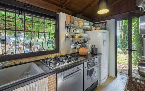 Casale Delle Papere, Pool, Romantic Holiday In Nep: Countertop, Cabinetry, Fenster, Küchengerät, Küche, Gebäude, Pflanze, Haushaltsgerät, Holz, Herd