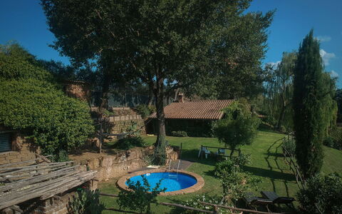 Casale Delle Papere, Pool, Romantic Holiday In Nep: Pflanze, Wasser, Pflanzengemeinschaft, Himmel, Schwimmbad, Baum, Natürliche Landschaft, Vegetation, Grundstueck, Gras