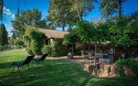 Casale Delle Papere, Pool, Romantic Holiday In Nep: Pflanze, Himmel, Fenster, Gebäude, Natürliche Landschaft, Baum, Schatten, Gras, Grundstueck, Haus