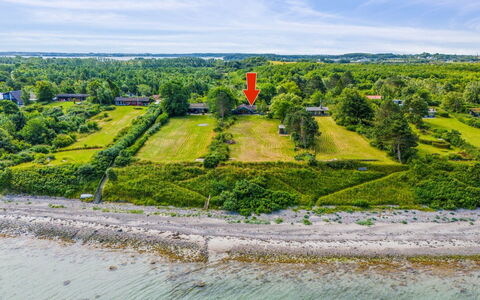 Eyer - 20M from the Sea: Schwimmbad, Gartenmöbel, Möbel, Resort, Flagstone, Eco Hotel, Schatten, Stuhl, Freizeit, Estate