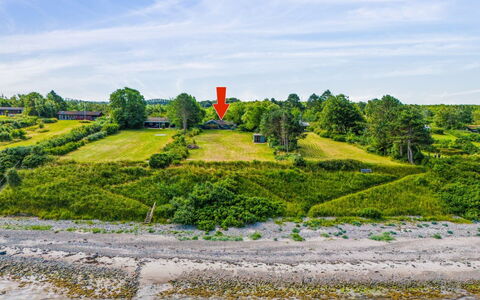 Eyer - 20M from the Sea: Schwimmbad, Gartenmöbel, Möbel, Resort, Flagstone, Eco Hotel, Schatten, Stuhl, Freizeit, Estate