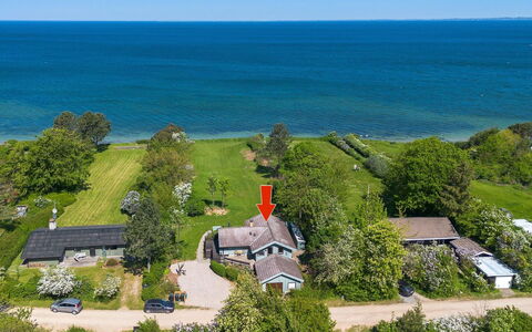 Eyer - 20M from the Sea: Schwimmbad, Gartenmöbel, Möbel, Resort, Flagstone, Eco Hotel, Schatten, Stuhl, Freizeit, Estate
