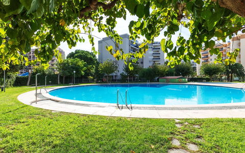 Salou 303: Wasser, Eigentum, Pflanze, Schwimmbad, Natur, Gebäude, Azurblau, Schatten, Baum, Gewässer