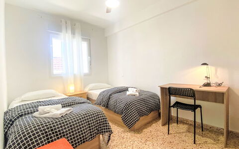 Amsterdam Playa Levante: Interior Design, Schlafzimmer, Bett, Fussboden, Flooring, Decke, Möbel, Bettdecke, Bedding, Bettrahmen