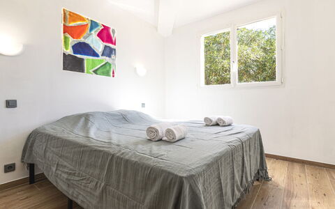 Villa Romana: Möbel, Interior Design, Fussboden, Flooring, Bett, Schlafzimmer, Holz, Holzboden, Decke, Zimmer
