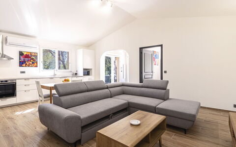 Villa Romana: Möbel, Holz, Interior Design, Flooring, Fussboden, Couch, Zuhause, Wohnzimmer, Zimmer, Wohnung
