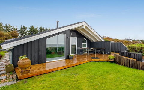Holmwith - 50M from the Sea: Decke, Flooring, Interior Design, Fussboden, Verbundwerkstoff, Möbel, Resort, Hotel, Design, Daylighting