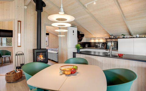Holmwith - 50M from the Sea: Decke, Flooring, Interior Design, Fussboden, Verbundwerkstoff, Möbel, Resort, Hotel, Design, Daylighting