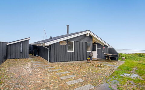 Holmwith - 50M from the Sea: Decke, Flooring, Interior Design, Fussboden, Verbundwerkstoff, Möbel, Resort, Hotel, Design, Daylighting