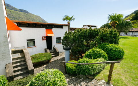 Lugaggia 50: Strauch, Ground, Garten, Hütte, Hazienda, Rasen, Landscaping, Garten, Bauernhaus, Hecke