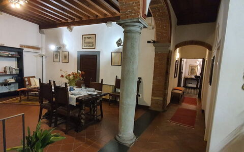 La Colonna: Bilderrahmen, Möbel, Eigentum, Tabelle, Pflanze, Zimmerpflanze, Stuhl, Holz, Interior Design, Die Architektur
