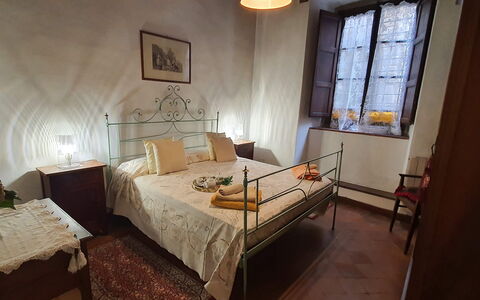 La Colonna: Möbel, Eigentum, Fenster, Gebäude, Bilderrahmen, Tabelle, Holz, Komfort, Textil, Interior Design
