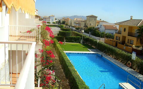 Sierra Mar: Schwimmbad, Eigentum, Gebäude, \Stadt, Azurblau, Grundeigentum, Resort, Wohnung, Haus, Urlaub