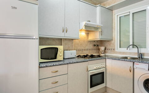 Sierra Mar: Cabinetry, Countertop, Eigentum, Weiss, Herd, Gebäude, Küchengerät, Küche, Fenster, Holz