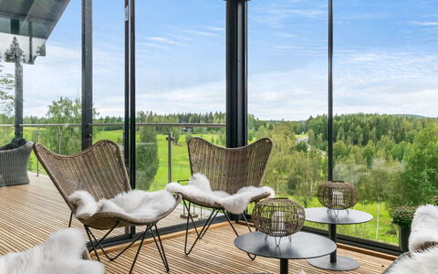 Villa Hill Magia: Möbel, Interior Design, Flooring, Fussboden, Tabelle, Decke, Küche & Esszimmer Tisch, Beleuchtung, Stuhl, Zuhause