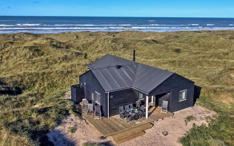 Auno - 140M from the Sea: Möbel, Interior Design, Flooring, Holz, Fussboden, Decke, Holzboden, Stuhl, Tabelle, Beleuchtung