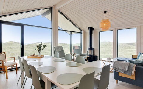 Auno - 140M from the Sea: Möbel, Interior Design, Flooring, Holz, Fussboden, Decke, Holzboden, Stuhl, Tabelle, Beleuchtung