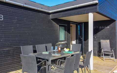 Auno - 140M from the Sea: Möbel, Interior Design, Flooring, Holz, Fussboden, Decke, Holzboden, Stuhl, Tabelle, Beleuchtung