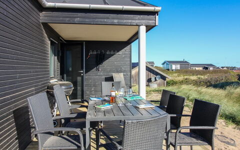 Auno - 140M from the Sea: Möbel, Interior Design, Flooring, Holz, Fussboden, Decke, Holzboden, Stuhl, Tabelle, Beleuchtung