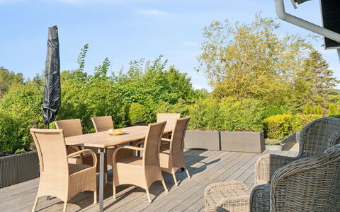 Annesette - 300M from the Sea: Möbel, Interior Design, Flooring, Holz, Fussboden, Decke, Holzboden, Stuhl, Tabelle, Beleuchtung