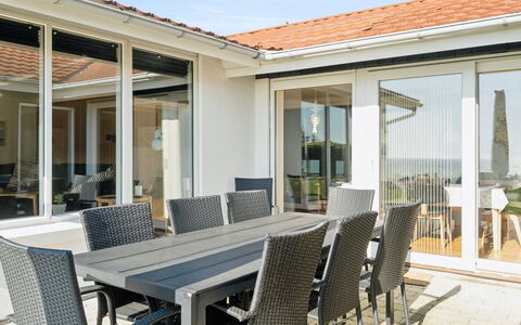 Annesette - 300M from the Sea: Möbel, Interior Design, Flooring, Holz, Fussboden, Decke, Holzboden, Stuhl, Tabelle, Beleuchtung