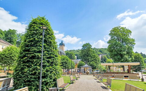 Janské Lázně 200: Baum, Öffentlicher Raum, Garten, Park, Freizeit, Landscaping, Rasen, Kuppel, Walkway, Kuppel