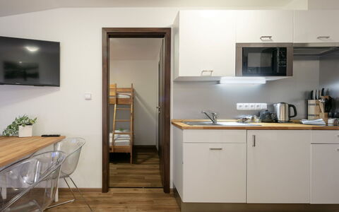 Janské Lázně 200: Cabinetry, Möbel, Gebäude, Holz, Countertop, Interior Design, Flooring, Küchengerät, Küche, Fussboden