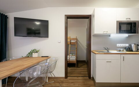 Janské Lázně 200: Möbel, Cabinetry, Gebäude, Tabelle, Holz, Countertop, Flooring, Fussboden, Holzbeize, Tür
