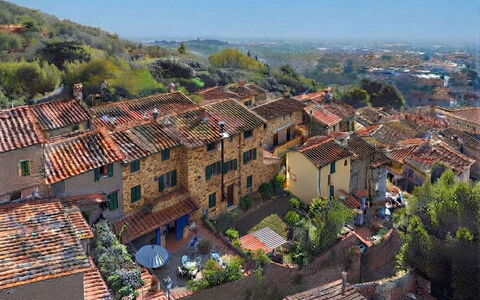 La Casa del Fale di Collodi: Wand, Wohngebiet, Dach, Haus, Nachbarschaft, \Stadt, Landschaft, Die Architektur, Zuhause, Ländliches Gebiet