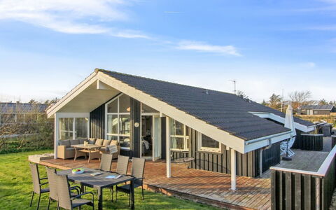 Freda - 400M from the Sea: Decke, Flooring, Interior Design, Fussboden, Verbundwerkstoff, Möbel, Resort, Hotel, Design, Daylighting