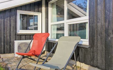 Freda - 400M from the Sea: Decke, Flooring, Interior Design, Fussboden, Verbundwerkstoff, Möbel, Resort, Hotel, Design, Daylighting