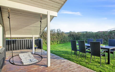 Freda - 400M from the Sea: Decke, Flooring, Interior Design, Fussboden, Verbundwerkstoff, Möbel, Resort, Hotel, Design, Daylighting