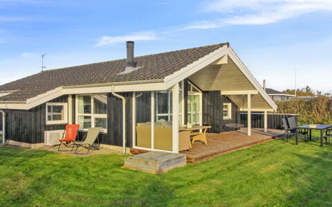 Freda - 400M from the Sea: Decke, Flooring, Interior Design, Fussboden, Verbundwerkstoff, Möbel, Resort, Hotel, Design, Daylighting