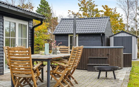 Elizabeta - 175M from the Sea: Dachdecken, Hütte, Haus, Dach, Zuhause, Bauernhaus, Hütte, Estate, Dorf