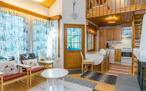 Siulapalkinen B 10: Interior Design, Flooring, Fussboden, Möbel, Holz, Decke, Beleuchtung, Zimmer, Light Fixture, Holzbeize
