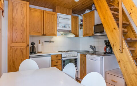 Siulapalkinen B 10: Flooring, Holz, Fussboden, Interior Design, Küche, Möbel, Decke, Major Appliance, Zimmer, Countertop
