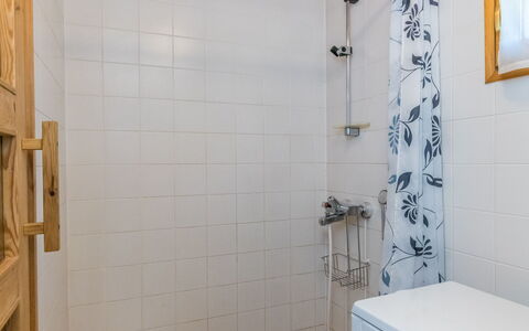 Siulapalkinen B 10: Badezimmer, Armatur, Flooring, Interior Design, Fussboden, Bad Sink, Zapfhahn, Installation, Zimmer, Sinken