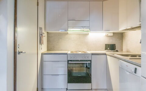 Saarihely B 9: Küchengerät, Küche, Countertop, Major Appliance, Cabinetry, Flooring, Interior Design, Holz, Möbel, Fussboden
