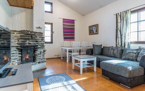 Saarihely B 9: Möbel, Holz, Flooring, Interior Design, Fussboden, Couch, Wohnzimmer, Decke, Zuhause, Zimmer