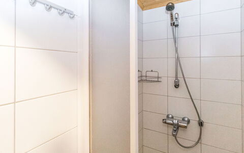 Vuolkuma a: Möbel, Interior Design, Flooring, Fussboden, Tabelle, Decke, Küche & Esszimmer Tisch, Beleuchtung, Stuhl, Zuhause