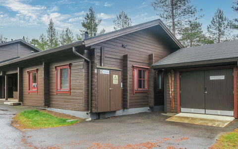 Vuolkuma a: Möbel, Interior Design, Flooring, Fussboden, Tabelle, Decke, Küche & Esszimmer Tisch, Beleuchtung, Stuhl, Zuhause