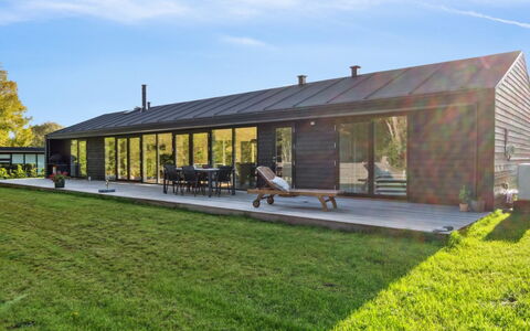 Tessa - 1.6Km from the Sea: Holz, Möbel, Wohnung, Zimmer, Decke, Holzbeize, Stuhl, Hartholz, Lack, Holz