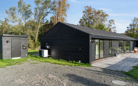 Tessa - 1.6Km from the Sea: Holz, Möbel, Wohnung, Zimmer, Decke, Holzbeize, Stuhl, Hartholz, Lack, Holz