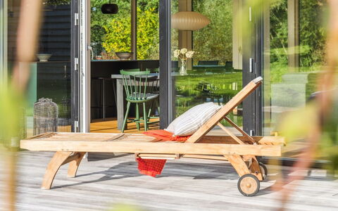 Tessa - 1.6Km from the Sea: Holz, Möbel, Wohnung, Zimmer, Decke, Holzbeize, Stuhl, Hartholz, Lack, Holz