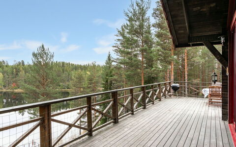 Nedre Gärdsjö: Pflanze, Himmel, Wolke, Holz, Baum, Natürliche Landschaft, Freizeit, Zaun, Veranda, Landschaft