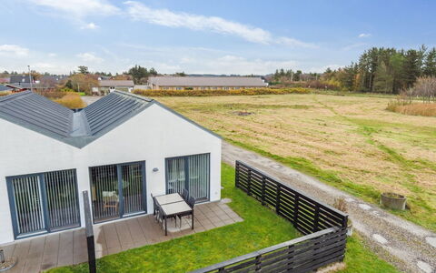 Helemine - 400M from the Sea: Decke, Flooring, Interior Design, Fussboden, Verbundwerkstoff, Möbel, Resort, Hotel, Design, Daylighting