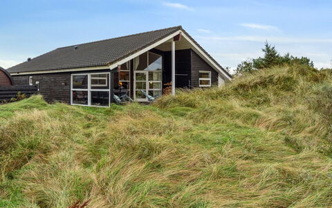 Bruni - 400M from the Sea: Decke, Flooring, Interior Design, Fussboden, Verbundwerkstoff, Möbel, Resort, Hotel, Design, Daylighting